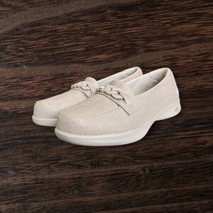Women's Cream Loafers